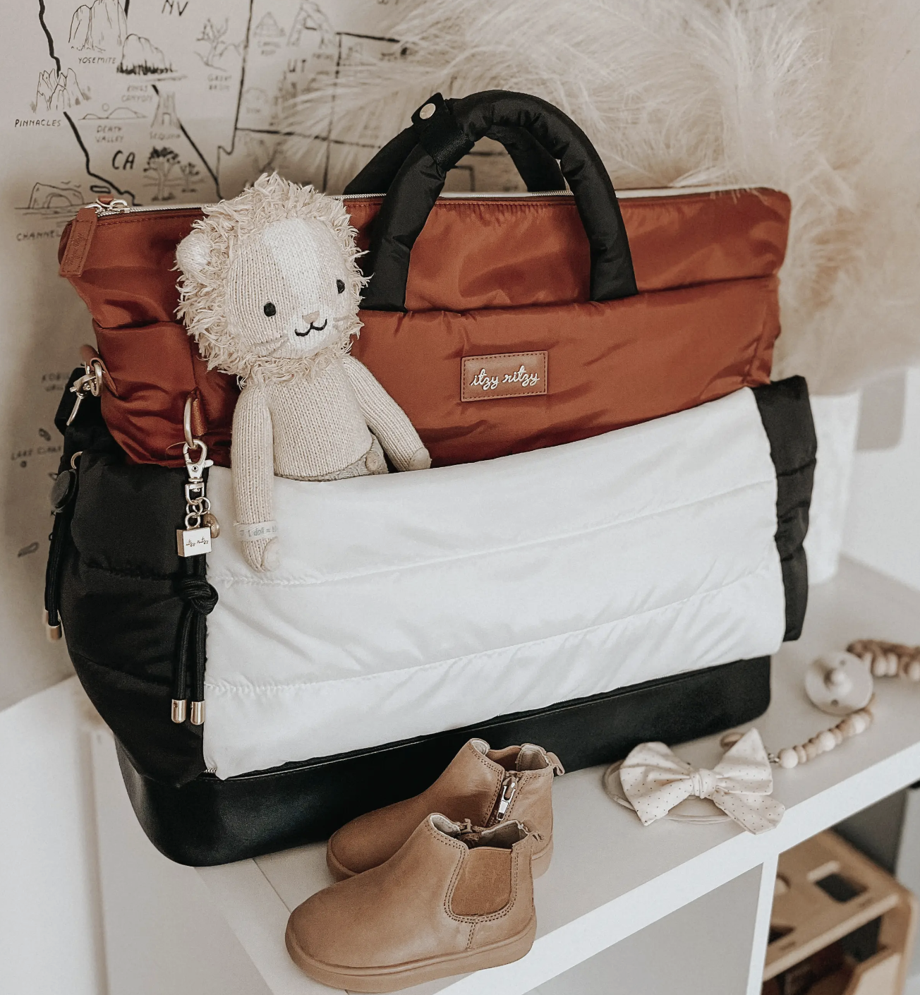 Itzy Ritzy - Dream Weekender™ Coffee & Cream Diaper Bag