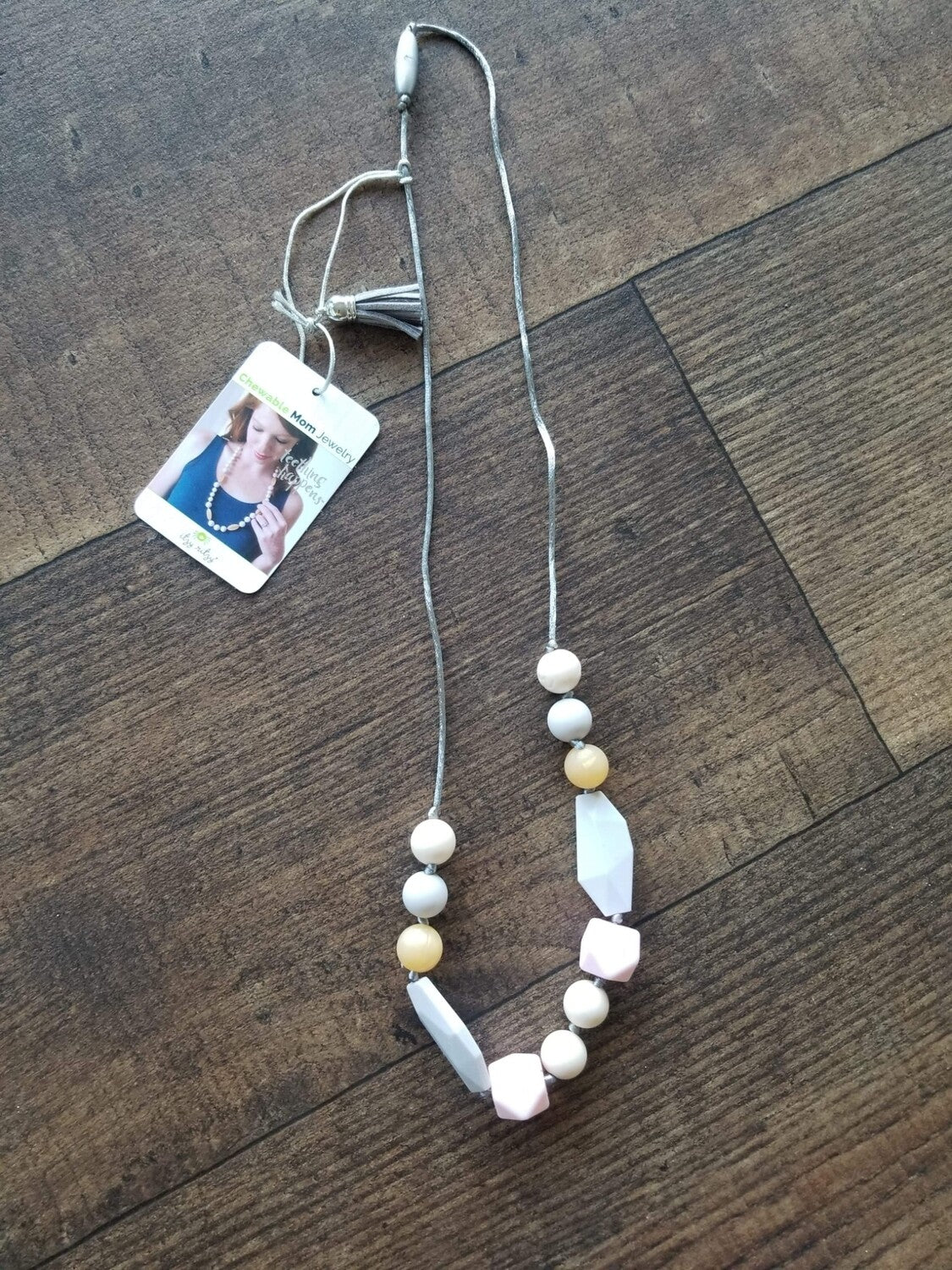 Itzy Ritzy Chewable Mom Jewelry - Pink Wren